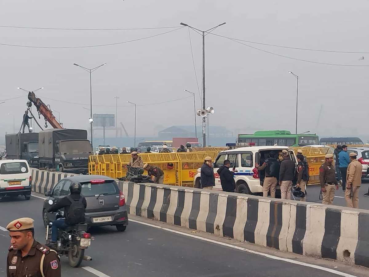 शंभू बॉर्डर पहुंचने लगे ट्रैक्टर, किसानों को दिल्ली आने से रोकने में जुटी पुलिस